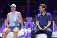 シフィオンテク（左）いわく、フィセッテ（右）とのコーチ契約解消は時間をかけて考えた末の決断で、変化を求めてのことだ。(C)Getty Images