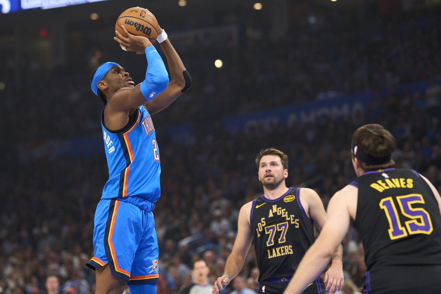 明暗分かれたサンダーとレイカーズ。両者は５日後にも再戦が控えている。(C)Getty Images