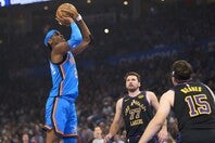 明暗分かれたサンダーとレイカーズ。両者は５日後にも再戦が控えている。(C)Getty Images