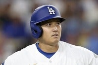 ド軍オーナーらの質問に「もっと打撃ケージがあれば...」と答えた大谷。(C)Getty Images