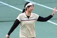 復帰後苦しいコンディションが続いていた伊藤だが、現在開催中の大阪のW35ではらしさを存分に発揮し、初戦を突破した。写真提供：富士薬品セイムス ウィメンズカップ