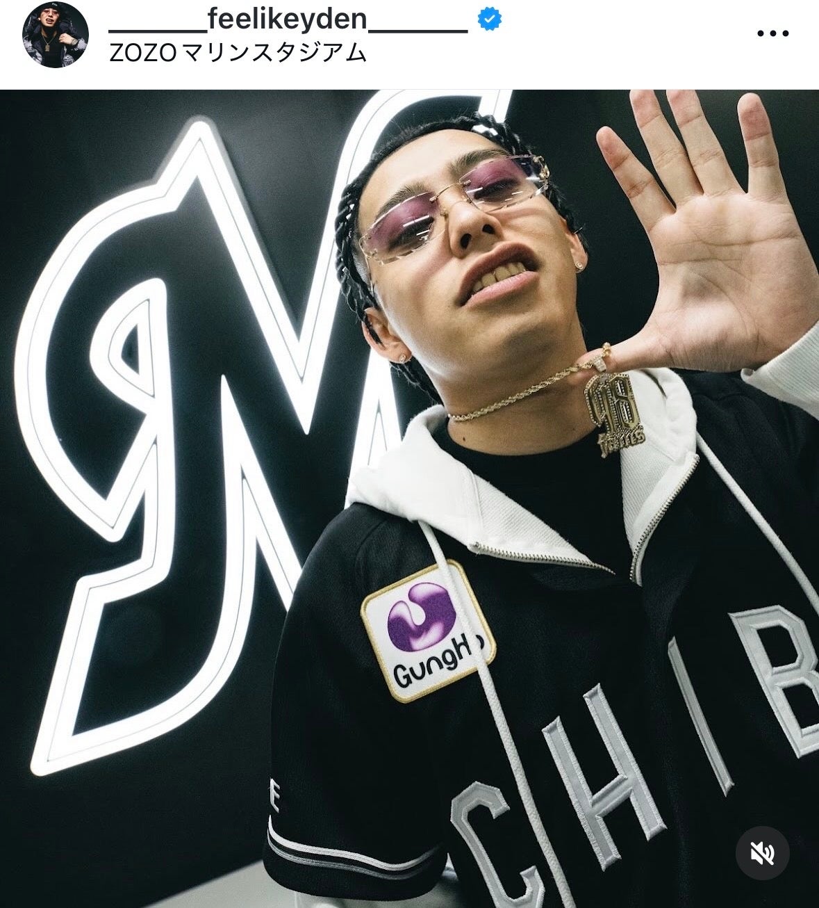 ZOZOマリンスタジアムに登場したeydenさん。写真：本人のSNS投稿のスクリーンショット（＠ ______feelikeyden______）