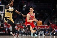 河村が守備にアシストに躍動し、ブルズの連勝に貢献した。(C)Getty Images