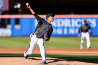 ３回途中７失点で降板した千賀。厳しい目が注がれている。(C) Getty Images