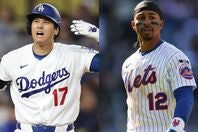 ドジャースの大谷（左）とメッツのリンドーア（右）のやり取りが注目を集めている。(C) Getty Images