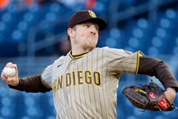 パドレスの先発右腕ピベッタが右肘屈筋腱を負傷した。(C) Getty Images