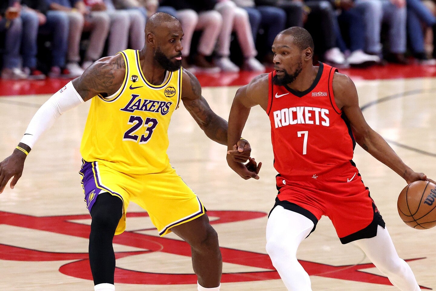 時代を牽引したレブロン(左)、デュラント(右)の両スーパースターによる対決が実現する。(C)Getty Images