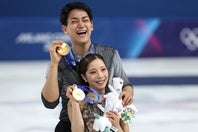 ミラノ・コルティナ五輪で金メダルを獲得したりくりゅう。インスタで現役引退を発表した。(C) Getty Images