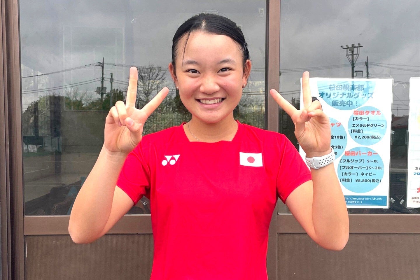 世界各地で同世代と親交を深める岩佐。仲間との再会を楽しみに遠征へ向かう、そのカラフルな感性も大きな武器だ。写真：内田暁