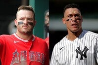 シリーズ４戦５本塁打のトラウト（左）と４本塁打のジャッジ（右）。(C)Getty Images