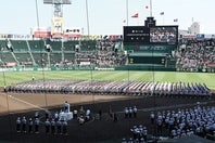 昨年に続き今年も夏の甲子園開会式は夕方に行なわれる。写真：梅月智史（THE DIGEST写真部）