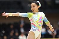 超僅差で初優勝を飾った西山。15歳の高校１年生が快挙を成し遂げた。写真：YUTAKA/アフロスポーツ