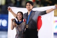 現役引退をSNSで発表したりくりゅう。海外から惜別メッセージが届いている。写真：永島裕基