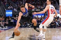 マジックはヴァグナーを含む先発全員が２桁得点をあげ、第１シードのピストンズに先制パンチを浴びせた。(C)Getty Images