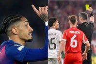 バルサのラフィーニャ（左）は審判に謝罪したが、マドリーのギュレル⑮は退場（右）。トンネル付近まで追い回したという。(C)Getty Images