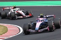 第３戦日本GPでは、コラピント（右）と急接近したベアマン（左）がクラッシュを喫した。このアクシデントは新規定の影響で発生した速度差によるもの、との指摘もあった。(C)Getty Images