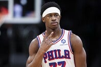 新人エッジコムの歴史的活躍もあり、シクサーズが格上セルティックスに勝利をあげた。(C)Getty Images