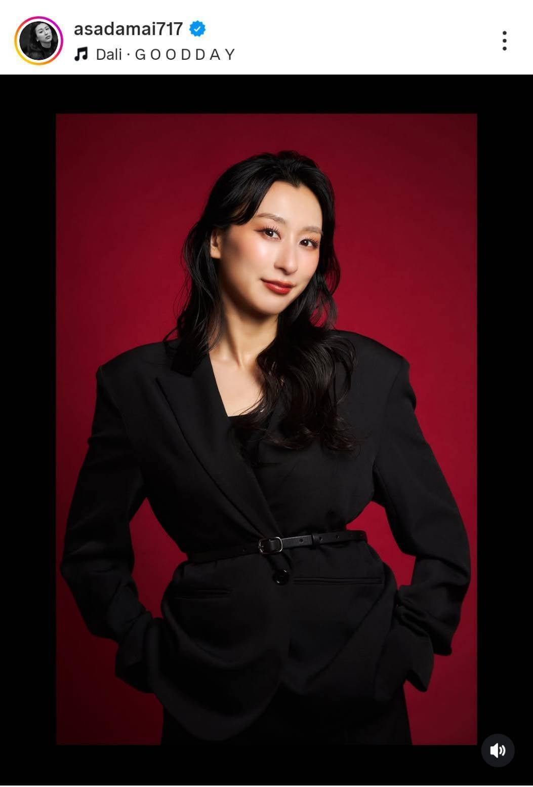 元フィギュアスケート選手の浅田舞さん。SNSに投稿したモデル撮影の様子が反響を呼んでいる。画像は浅田舞の公式インスタグラムのスクリーンショット。