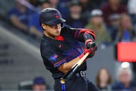 岡本が４試合ぶりの４号アーチを放った。(C) Getty Images