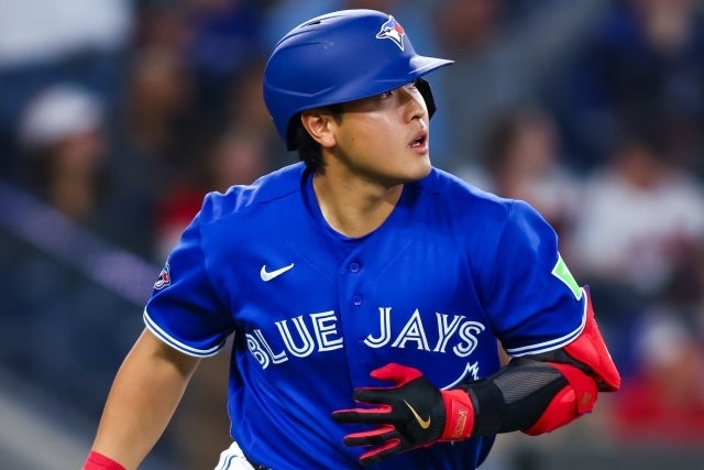 ガーディアンズ戦でソロホームランを放った岡本。(C)Getty Images