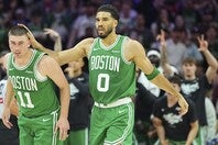 シリーズ第３戦、テイタムは復帰後最多のプレータイムを記録し、勝負所でビッグショットを連発した。(C)Getty Images