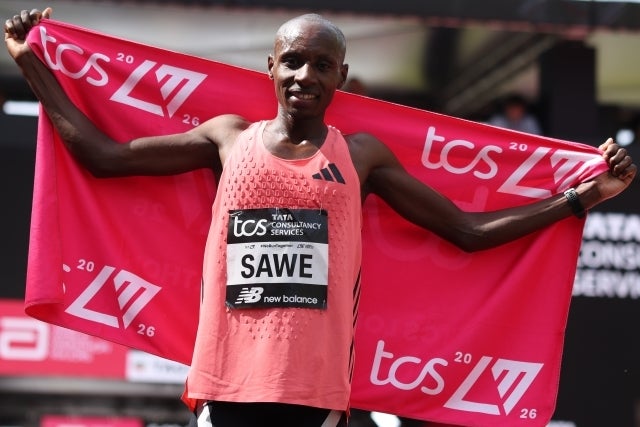 ロンドンマラソンを１時間59分30秒で走破し、人類史上初めて２時間を切ったサウェ。(C)Getty Images