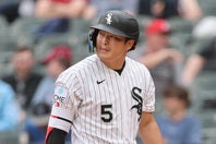 ホワイトソックスの村上宗隆が気迫のプレーを披露し、現地ファンを沸かせた。(C) Getty Images