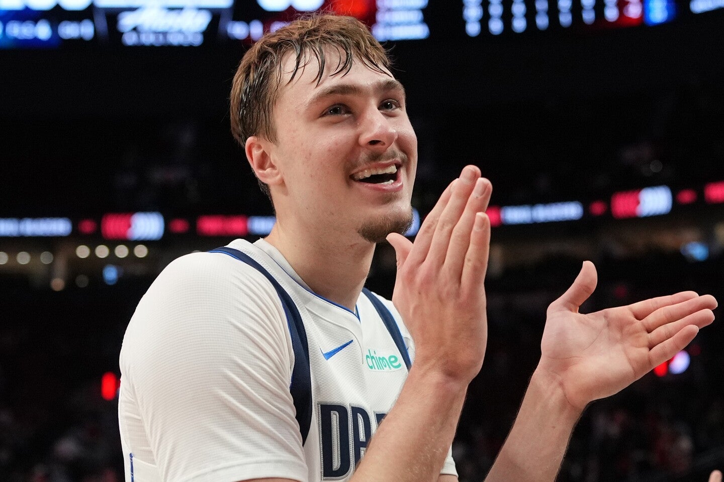 19歳のフラッグが、レブロン以来史上２番目の若さで新人王に輝いた。(C)Getty Images