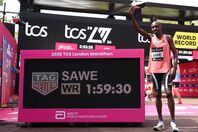史上初めてマラソンで２時間の壁を突破したサウェ。(C)Getty Images