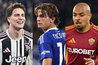 残り４試合でCL出場権を手にするのはどのチームか。それぞれのキーマンは（左から）ユベントスのFWユルドゥズ、コモのMFパス、ローマのFWマレン。(C)Alberto LINGRIA、(C)Getty Images