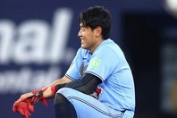 先制２点タイムリーヒットを放った岡本。積極的に二塁を狙うもアウトとなった。(C) Getty Images