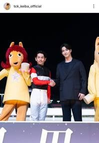 羽田盃の表彰式プレゼンターを務めた横浜流星さん。画像はTCK公式インスタグラムのスクリーンショット。