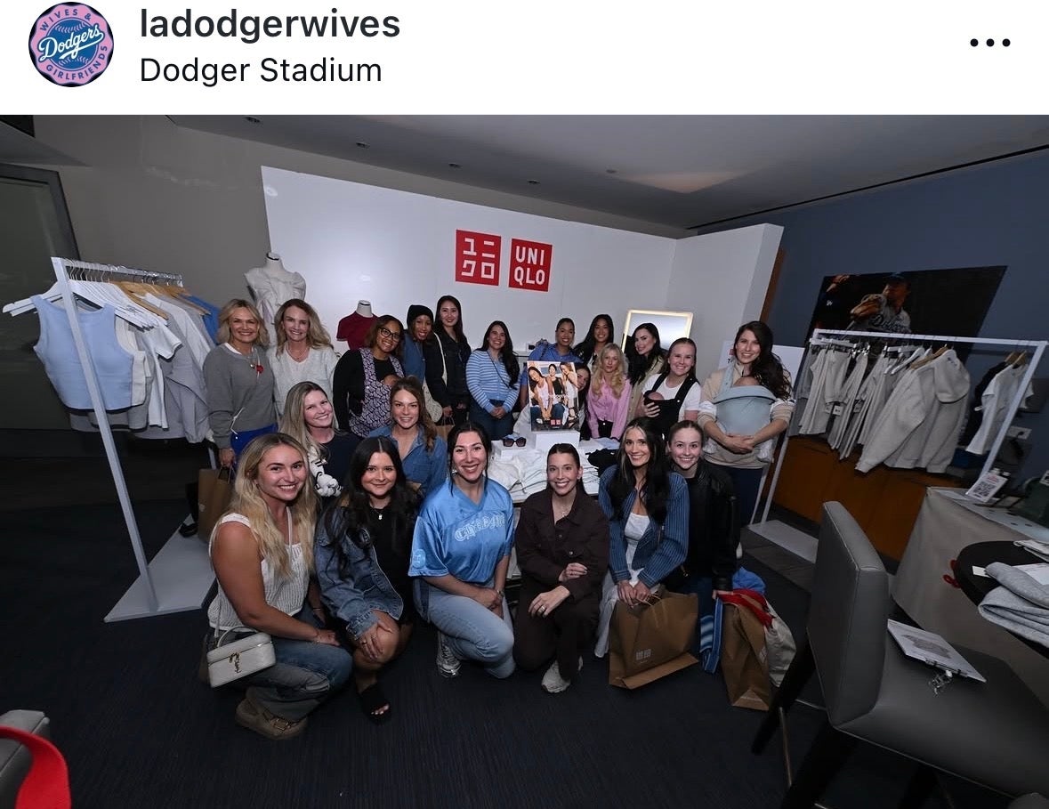 ドジャースの奥さま会の最新の集合写真。写真：公式SNSのスクリーンショット（＠ ladodgerwives）