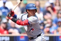 岡本は２戦連発となる８号ソロを放った。(C)Getty Images