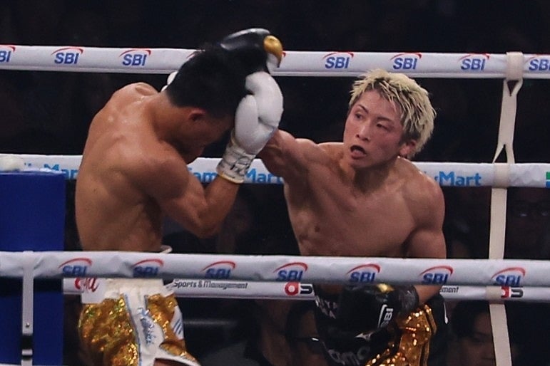 中谷（左）との激戦を制した井上（右）。写真：梅月智史（THE DIGEST写真部）