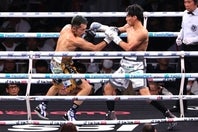 阿部（左）が果敢に攻め、下町（右）が迎え撃った一戦。軍配は僅差で下町に上がった。写真：梅月智史（THE DIGEST写真部）
