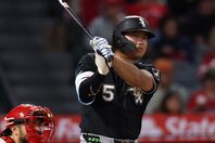 村上が本塁打争いトップタイの14号２ランを放った。(C) Getty Images