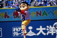セレモニアルピッチを務めたしんのすけ。写真：萩原孝弘