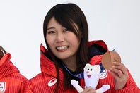 五輪スノボ金の村瀬心椛が私服姿のオフショットを公開した。(C)Getty Images