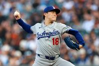 今季３勝目を挙げた山本。米メディアがCY賞投手超えの記録を伝えた。(C) Getty Images