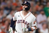 ドジャースの大谷から先制のソロホームランを放ったアストロズのウォーカー。(C)Getty Images