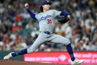 ２回の投球練習中に緊急降板したドジャースのグラスノー。(C)Getty Images