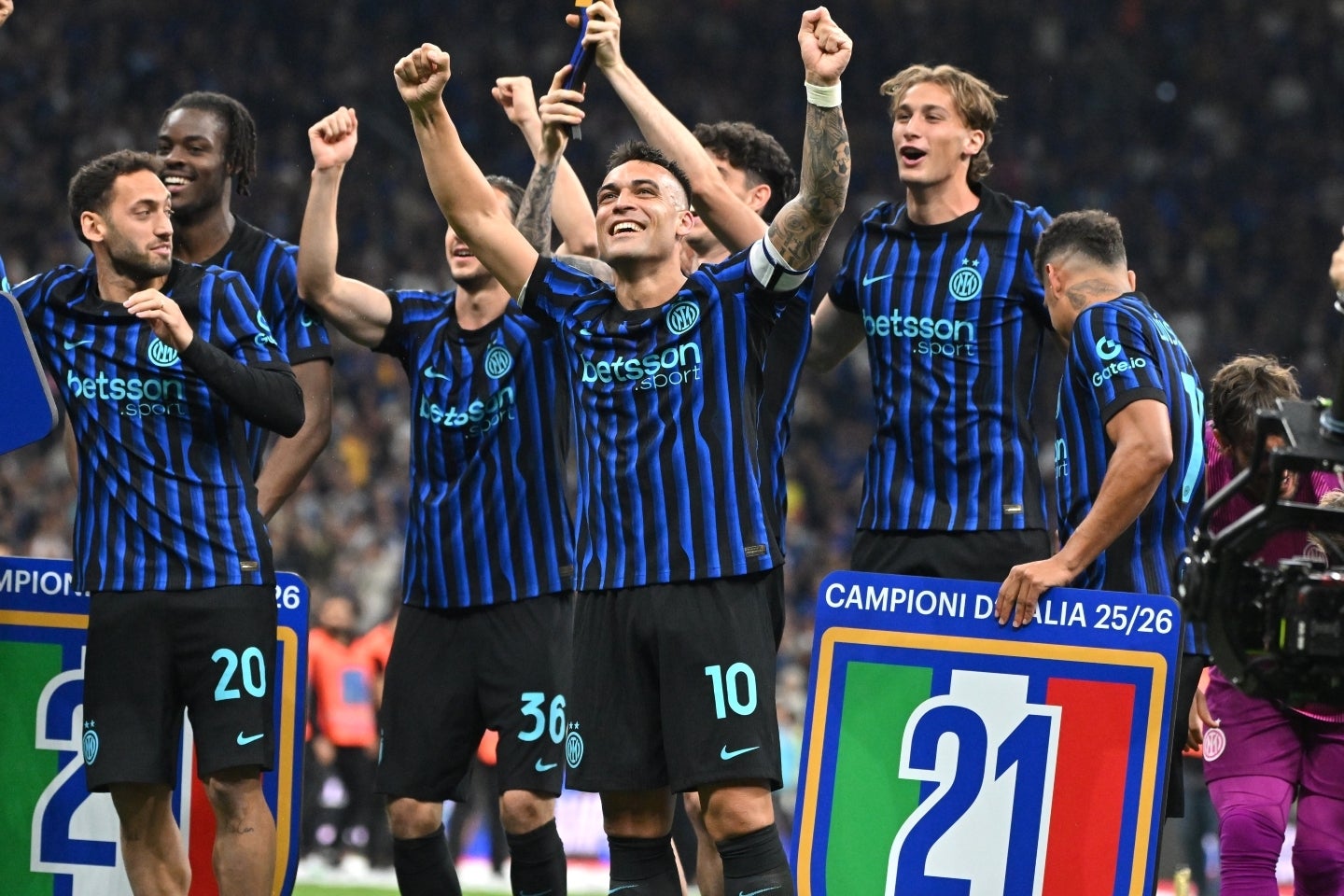３試合を残して21度目のセリエA優勝を果たしたインテル。(C)Alberto LINGRIA