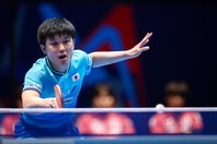 世界卓球団体戦で中国と対戦した張本智和。(C)WTT