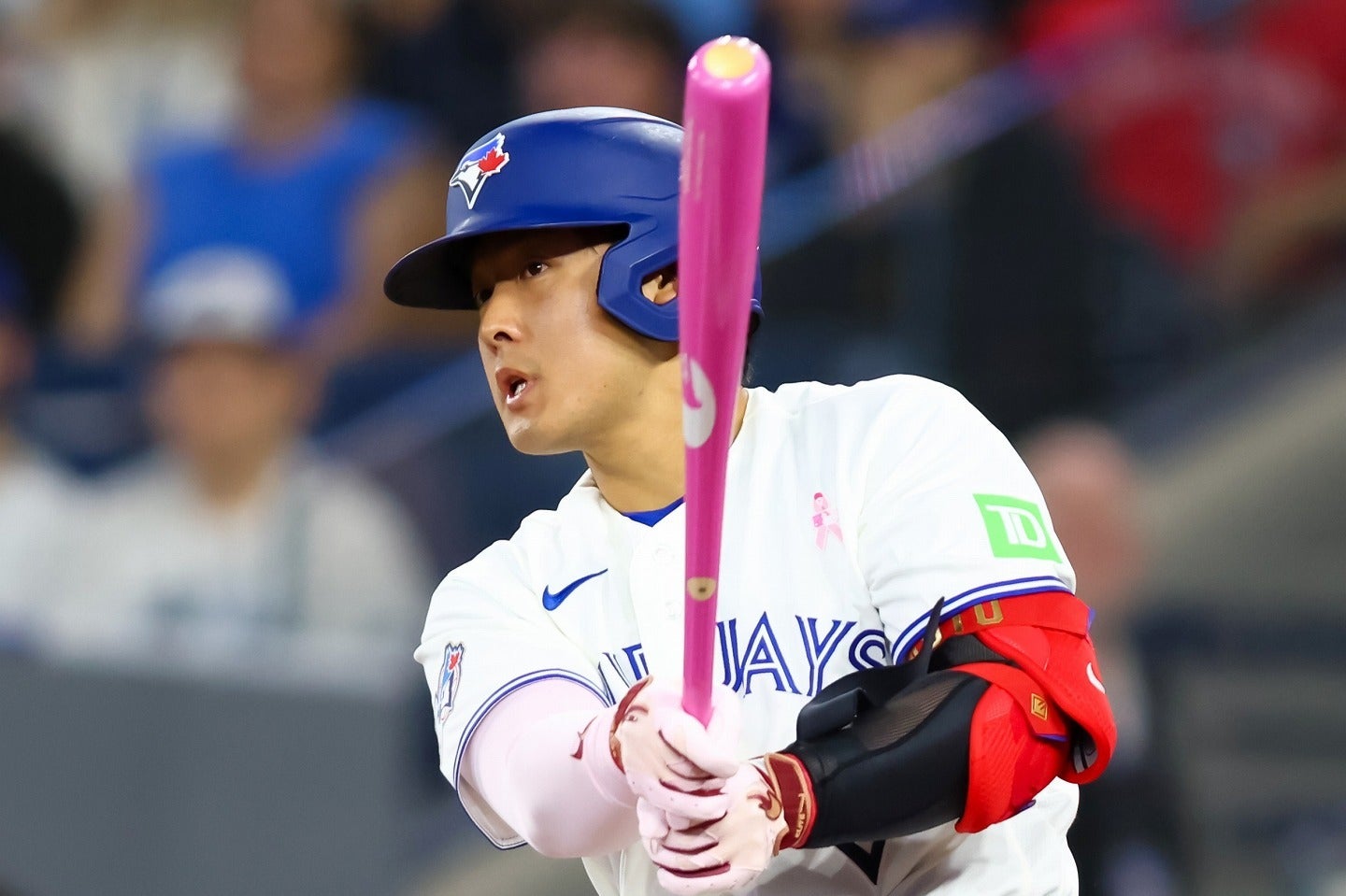 先制タイムリーヒットを放った岡本。(C)Getty Images