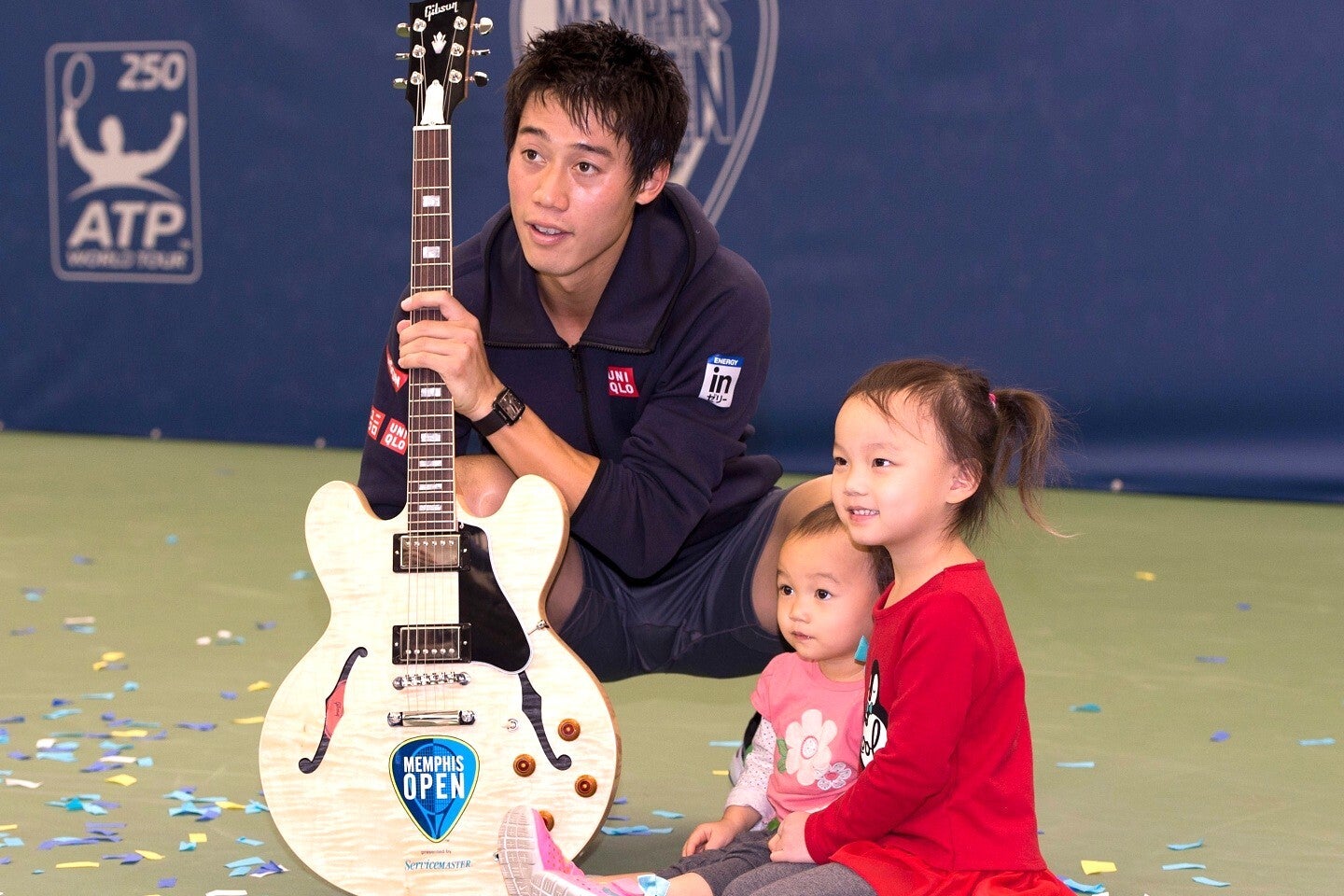 幼少期から錦織の近くで時間を過ごしてきたラニー・チャン（赤い服の少女）。思い出の写真と共に感謝と敬意を綴った。※写真は2015年のメンフィスOP。（C）Getty Images