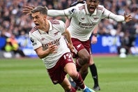結局はこのトロサール（左）の１点が決勝点となり、アーセナルは優勝に望みをつないだ。(C)Getty Images