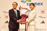 引退会見に臨んだ坂本花織。(C)THE DIGEST