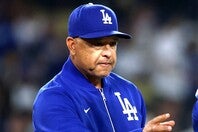 デーブ・ロバーツ監督率いるドジャースが苦しんでいる。(C)Getty Images