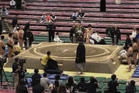 前相撲から著名人が訪れた五月場所三日目。（C）AbemaTV,Inc.